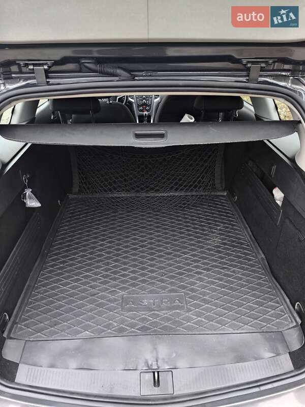 Універсал Opel Astra 2015 в Василькові