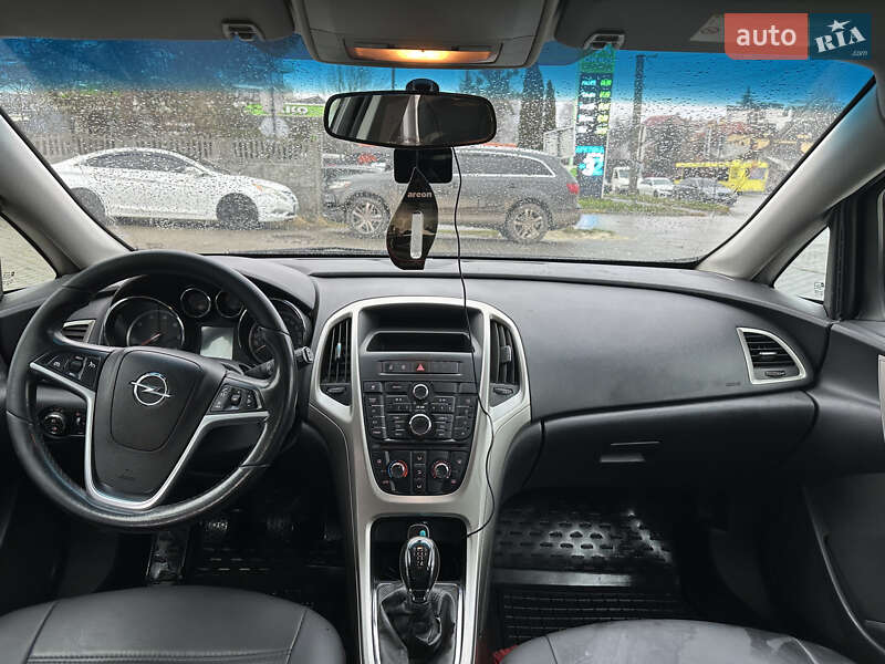 Універсал Opel Astra 2011 в Львові