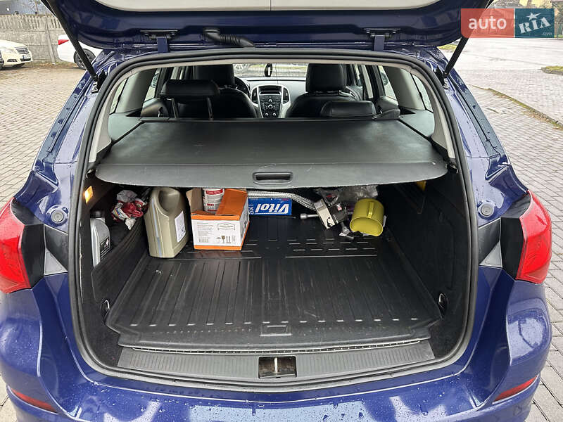 Універсал Opel Astra 2011 в Львові