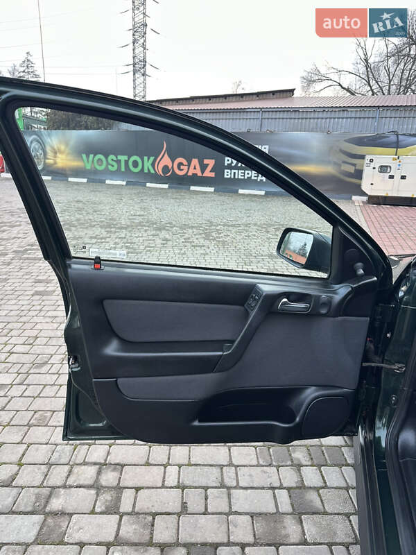 Седан Opel Astra 2003 в Кривом Роге