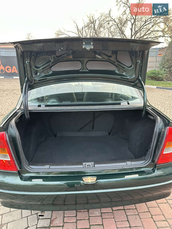 Седан Opel Astra 2003 в Кривом Роге