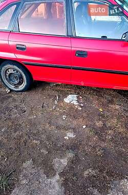 Хэтчбек Opel Astra 1992 в Березовке