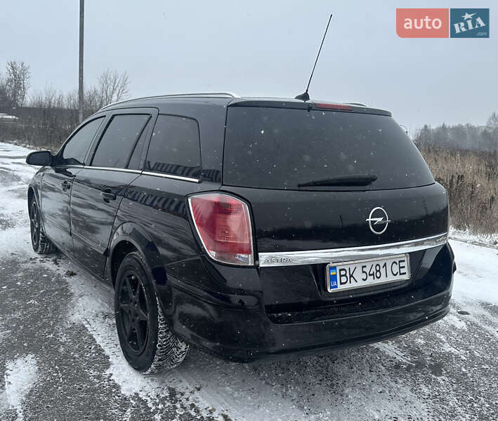 Універсал Opel Astra 2007 в Рівному