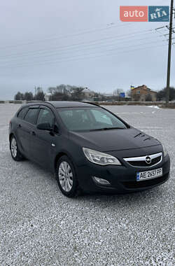 Универсал Opel Astra 2012 в Тернополе