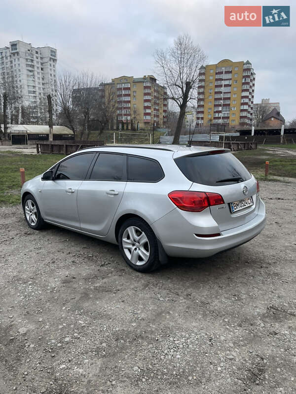 Універсал Opel Astra 2011 в Сумах