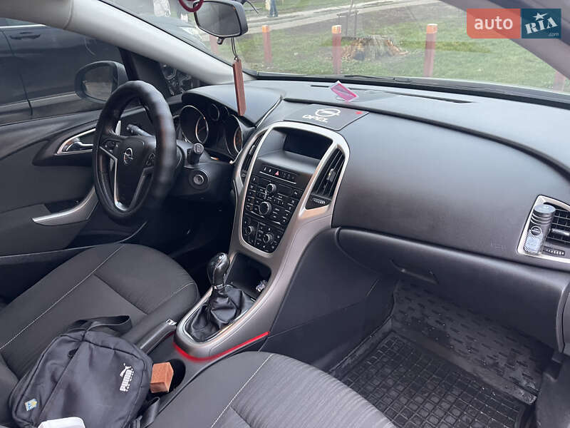 Універсал Opel Astra 2011 в Сумах