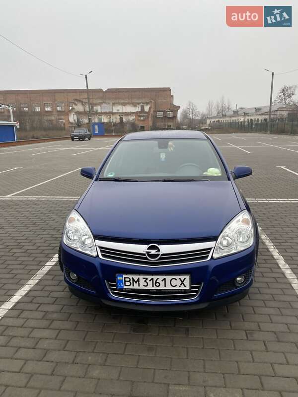 Седан Opel Astra 2009 в Ромнах