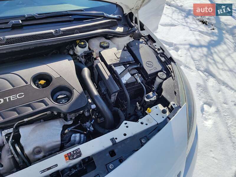 Универсал Opel Astra 2014 в Сумах