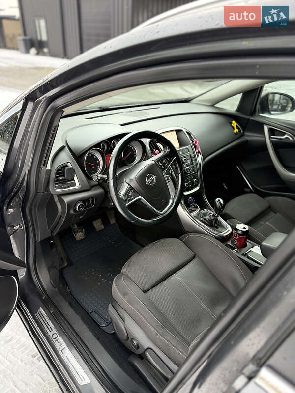 Универсал Opel Astra 2011 в Яворове