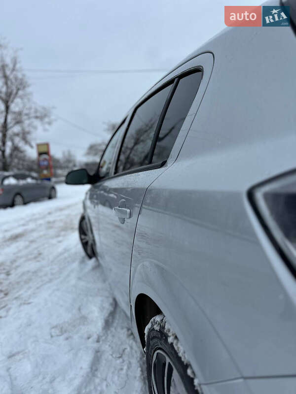 Хетчбек Opel Astra 2012 в Харкові