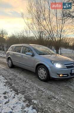 Универсал Opel Astra 2004 в Тысменице