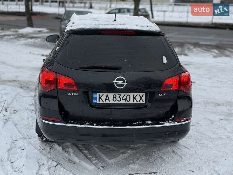 Универсал Opel Astra 2012 в Чернигове