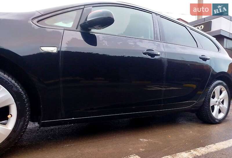 Універсал Opel Astra 2011 в Біляївці