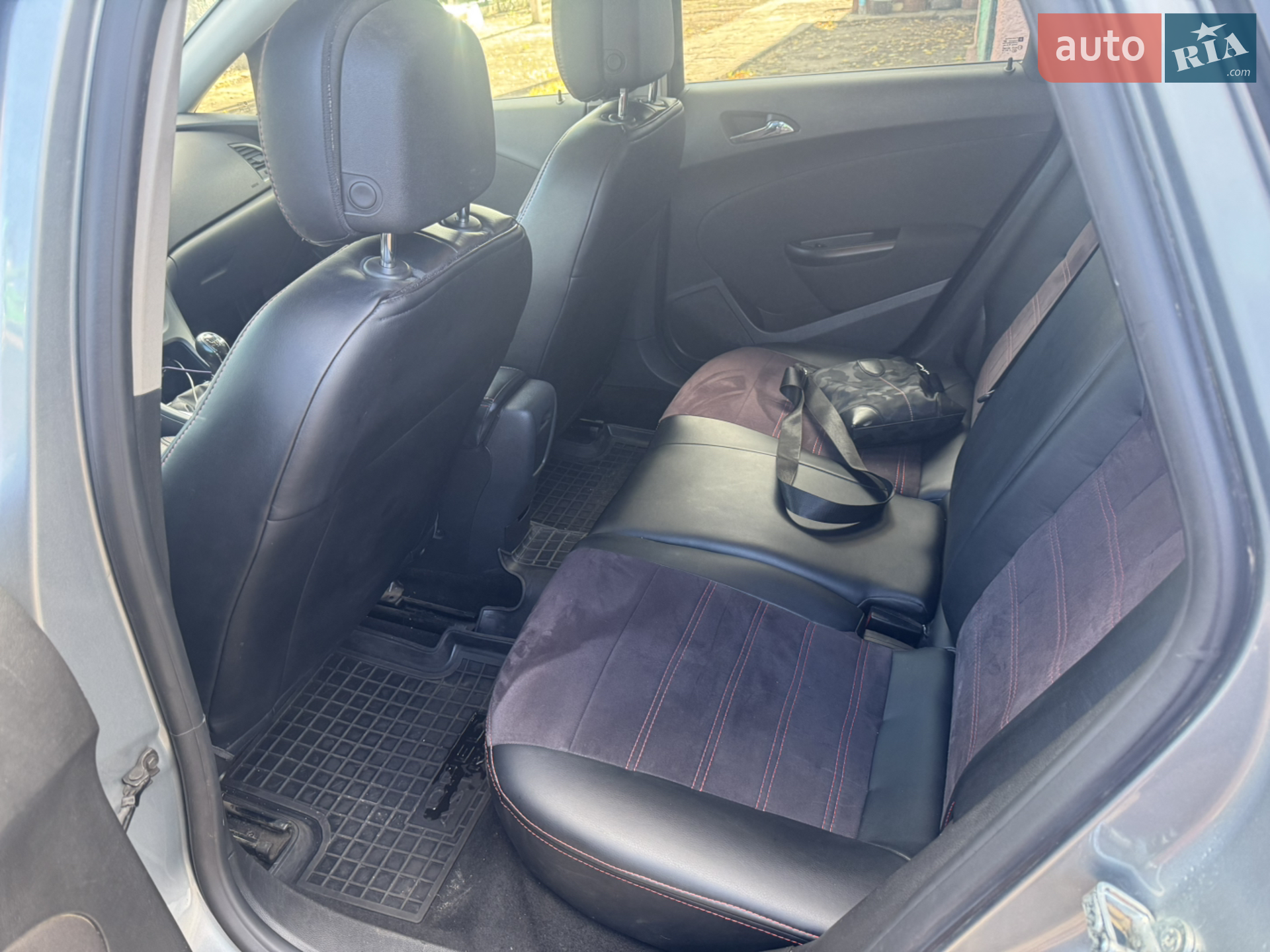 2012 Opel Astra - мініатюра 3