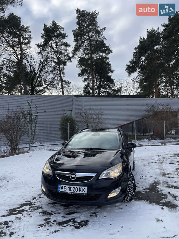 Універсал Opel Astra 2011 в Вінниці