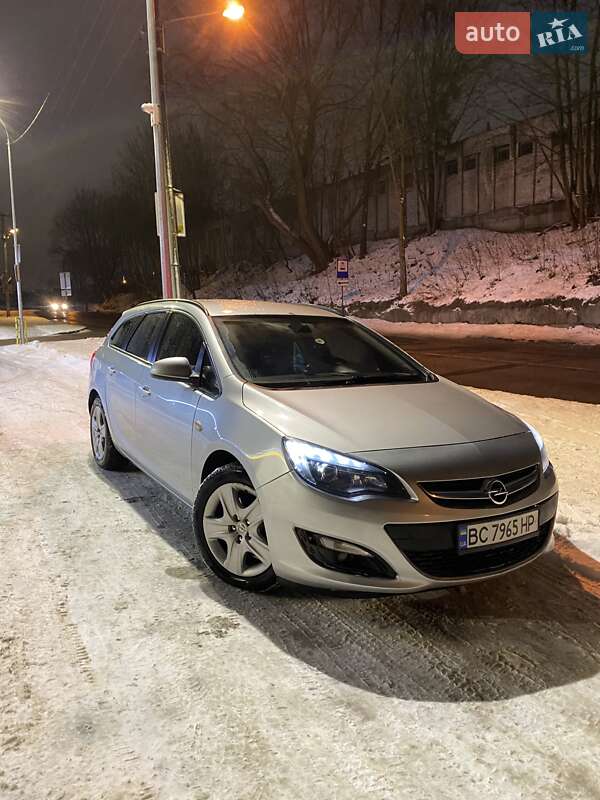 Універсал Opel Astra 2013 в Львові