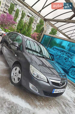 Універсал Opel Astra 2011 в Одесі