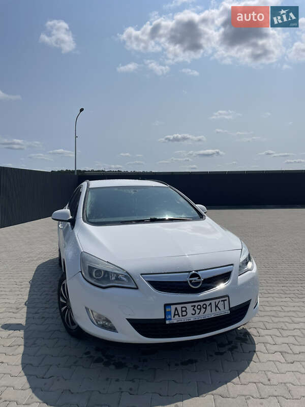 Opel Astra 2011 Opel Astra 2011