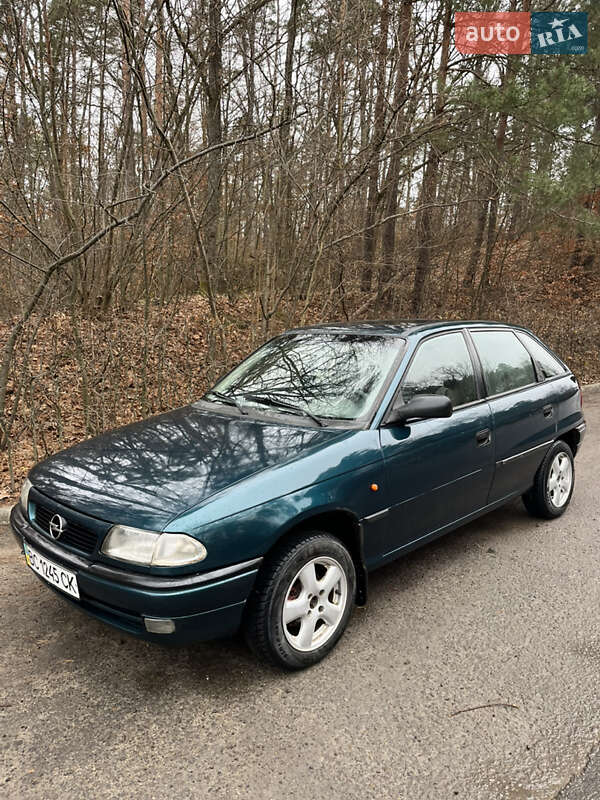 Хэтчбек Opel Astra 1997 в Яворове