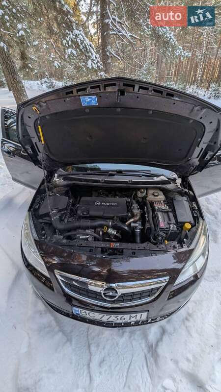 Універсал Opel Astra 2011 в Золочеві