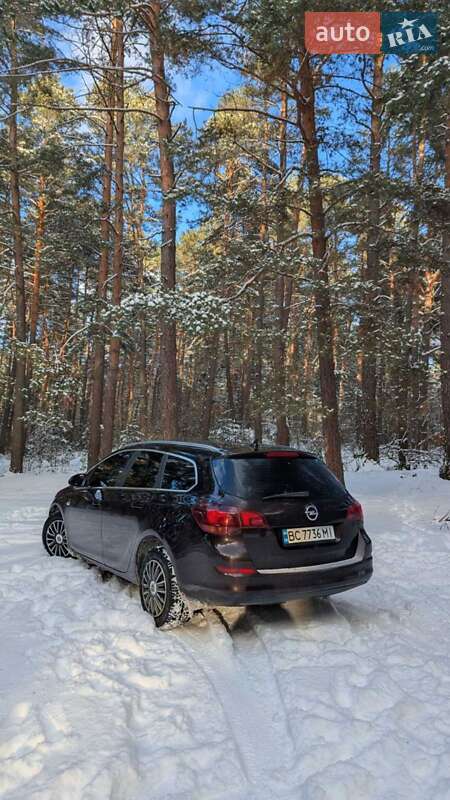 Універсал Opel Astra 2011 в Золочеві