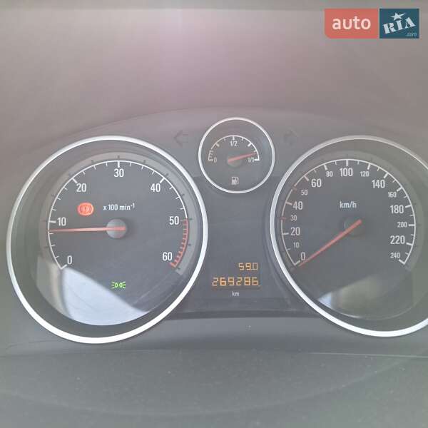Универсал Opel Astra 2010 в Тячеве