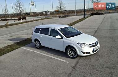Универсал Opel Astra 2010 в Тячеве
