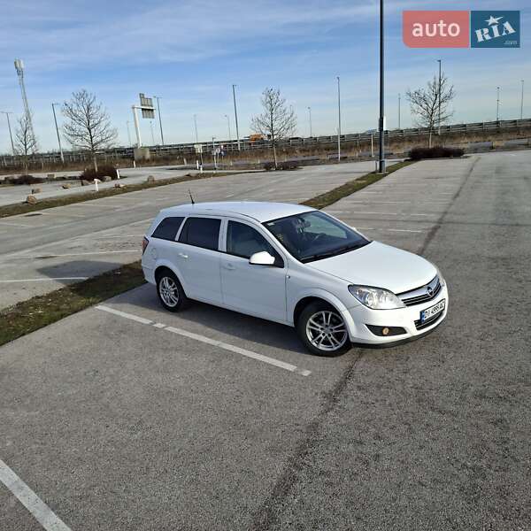 Универсал Opel Astra 2010 в Тячеве