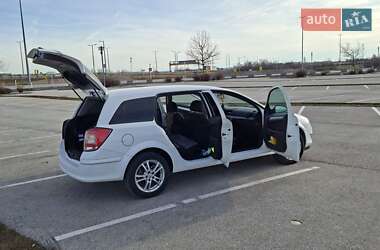 Универсал Opel Astra 2010 в Тячеве