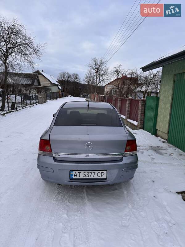 Седан Opel Astra 2008 в Ивано-Франковске