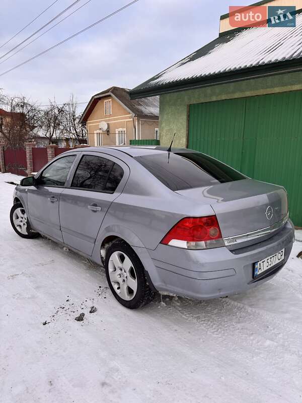 Седан Opel Astra 2008 в Ивано-Франковске