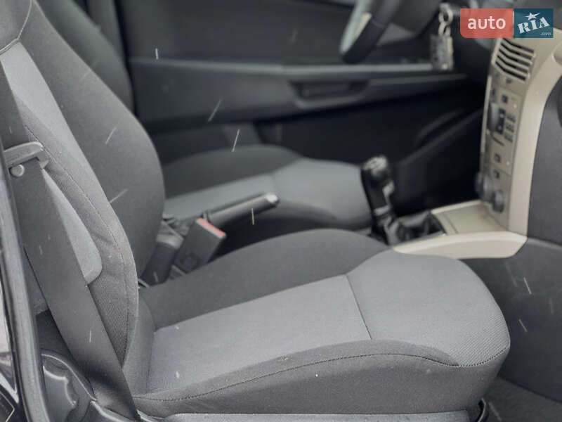 Универсал Opel Astra 2008 в Староконстантинове