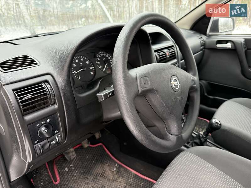 Седан Opel Astra 2007 в Ахтырке