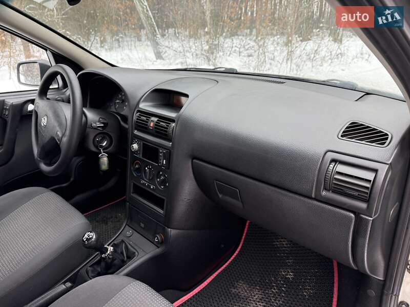 Седан Opel Astra 2007 в Ахтырке