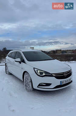 Універсал Opel Astra 2016 в Новояворівську