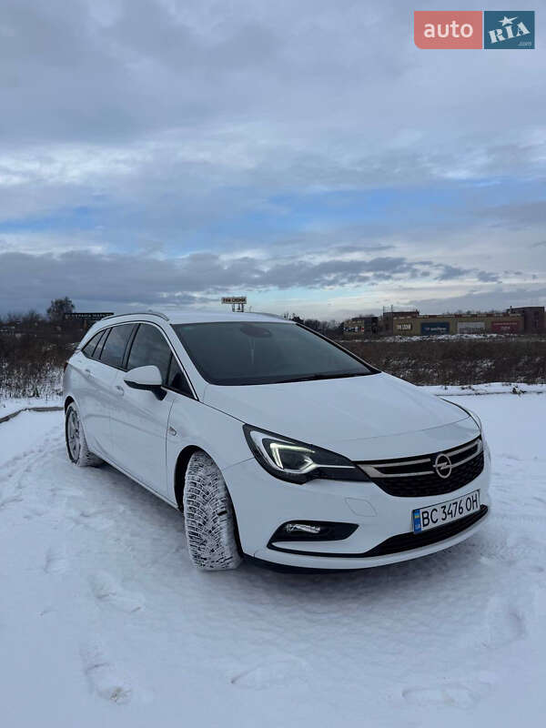 Універсал Opel Astra 2016 в Новояворівську