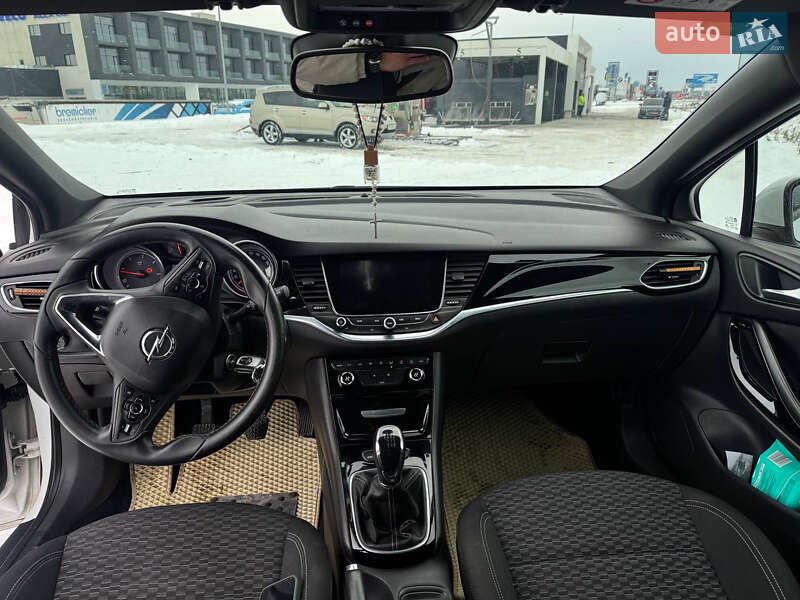 Універсал Opel Astra 2016 в Новояворівську