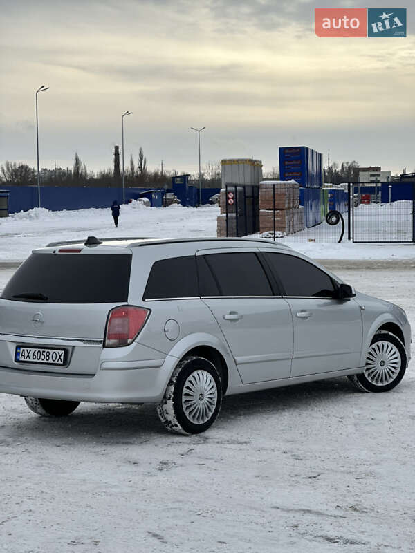 Универсал Opel Astra 2006 в Полтаве