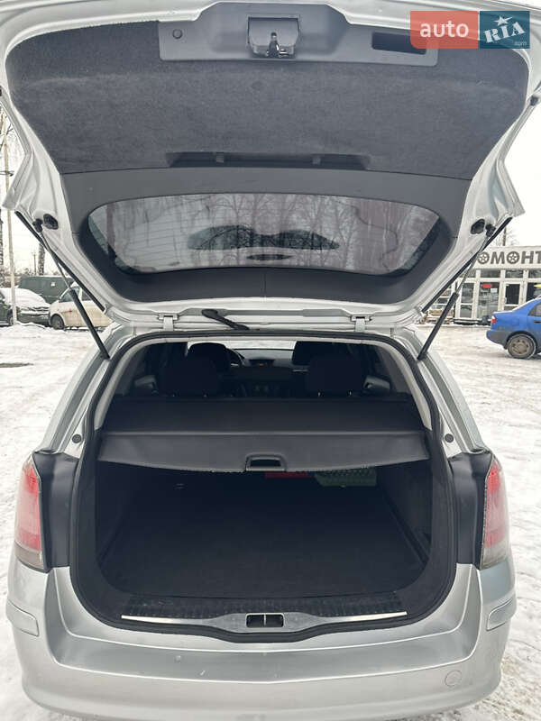 Универсал Opel Astra 2006 в Полтаве