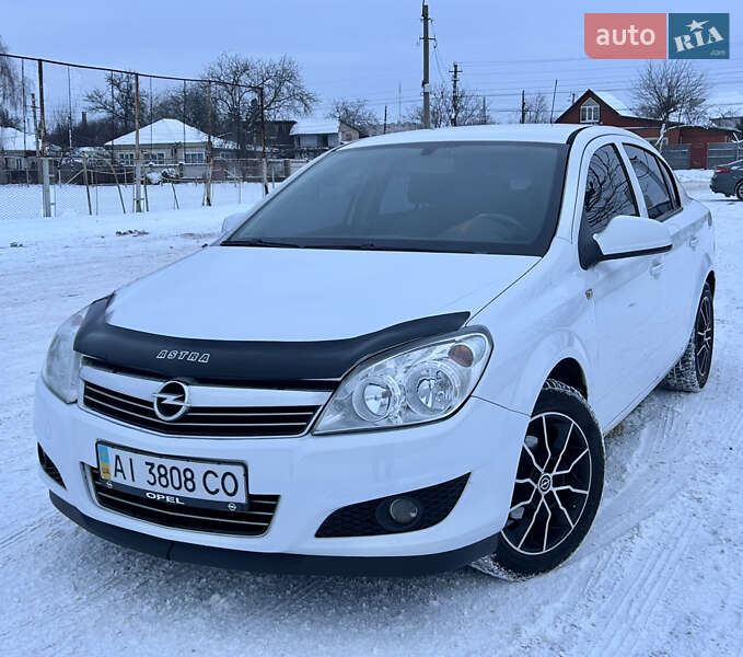 Седан Opel Astra 2012 в Прилуках