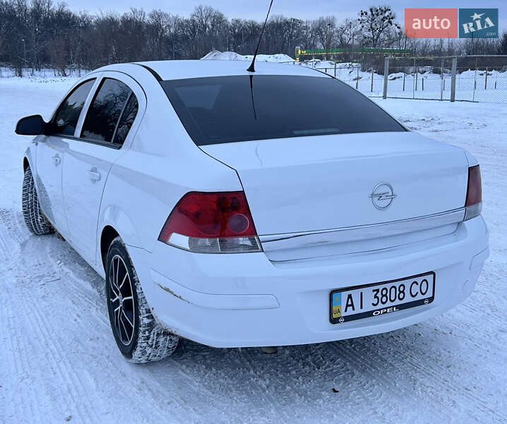 Седан Opel Astra 2012 в Прилуках