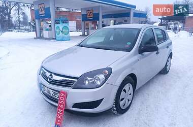 Хэтчбек Opel Astra 2010 в Лубнах