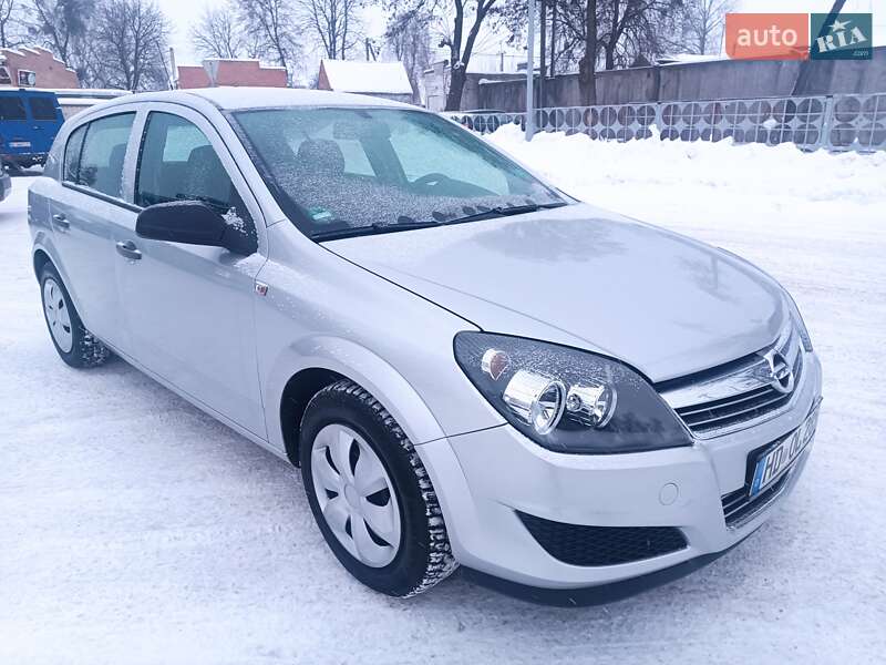 Хэтчбек Opel Astra 2010 в Лубнах