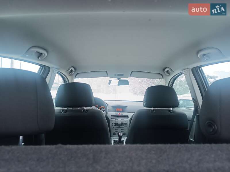 Хэтчбек Opel Astra 2010 в Лубнах