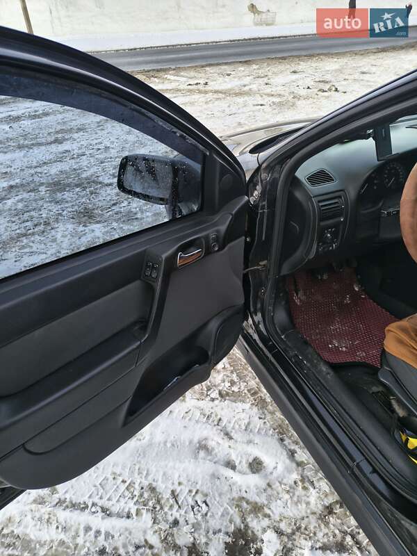 Седан Opel Astra 2007 в Хоросткові