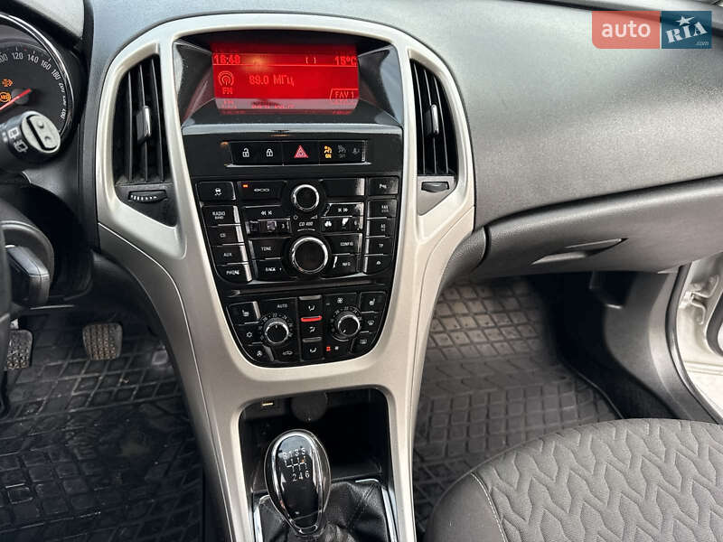 Универсал Opel Astra 2013 в Тернополе