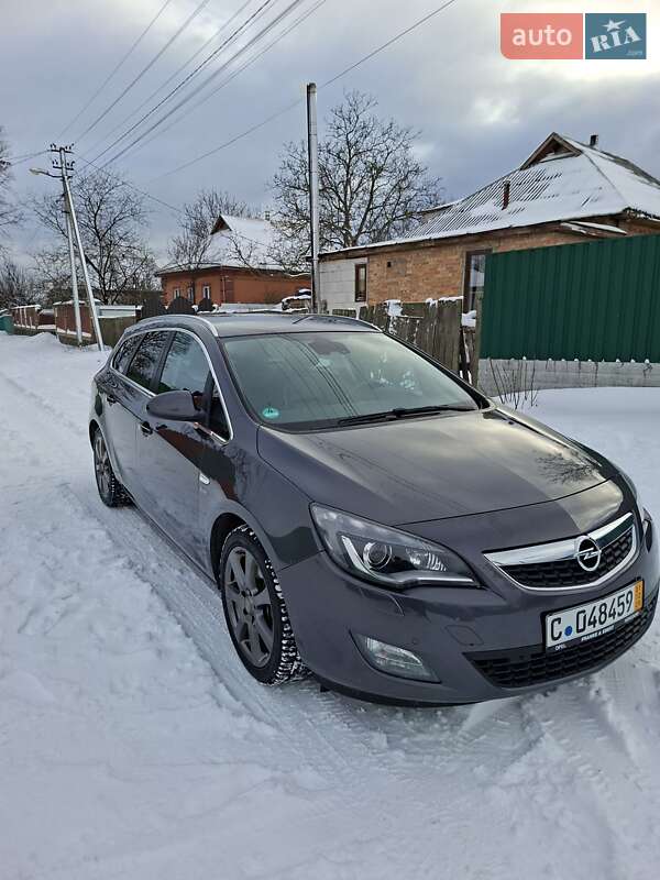 Універсал Opel Astra 2011 в Смілі