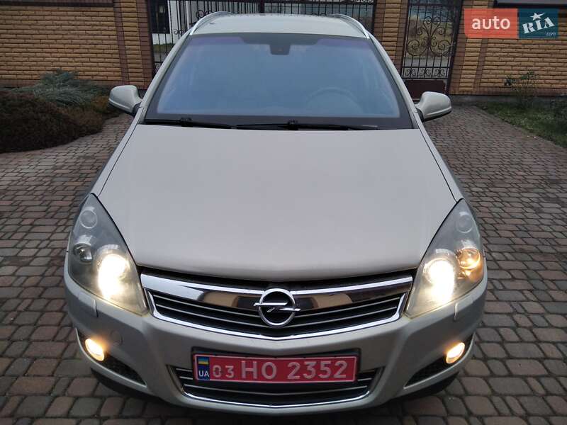 Універсал Opel Astra 2010 в Ковелі