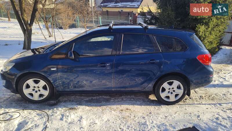 Универсал Opel Astra 2011 в Львове