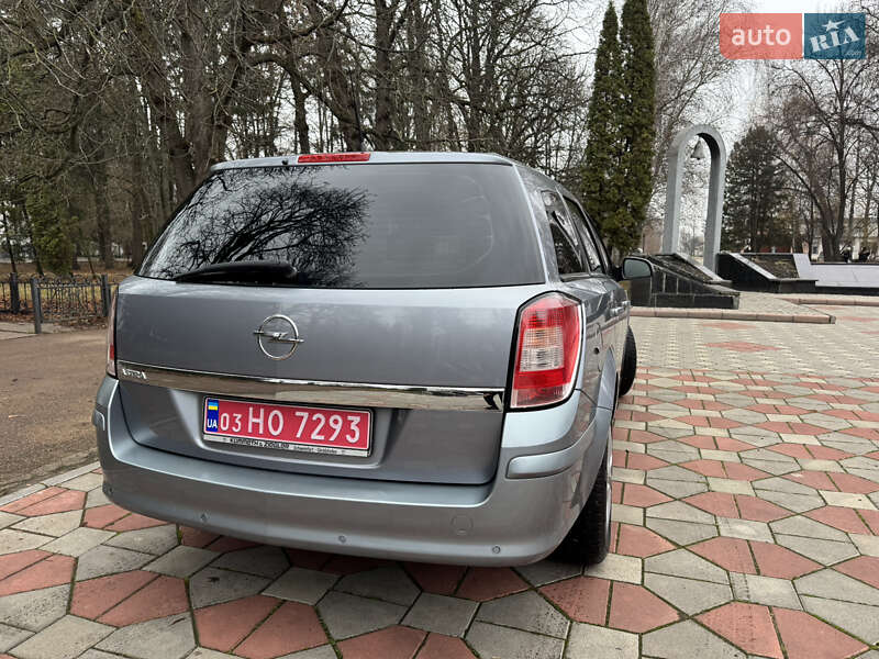 Універсал Opel Astra 2010 в Ніжині